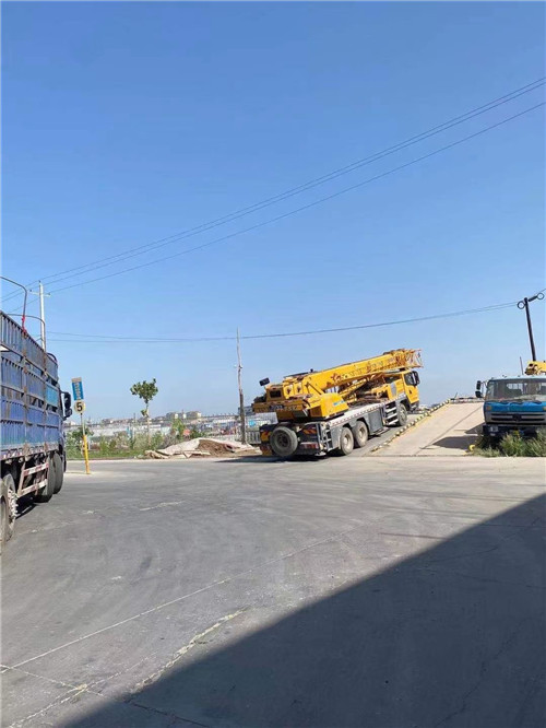 乳山市25吨吊车的租赁价格大概是多少？